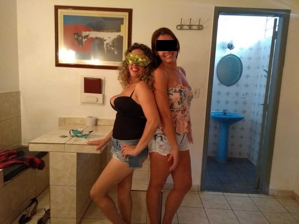 Raquel exibida e amiga na putaria