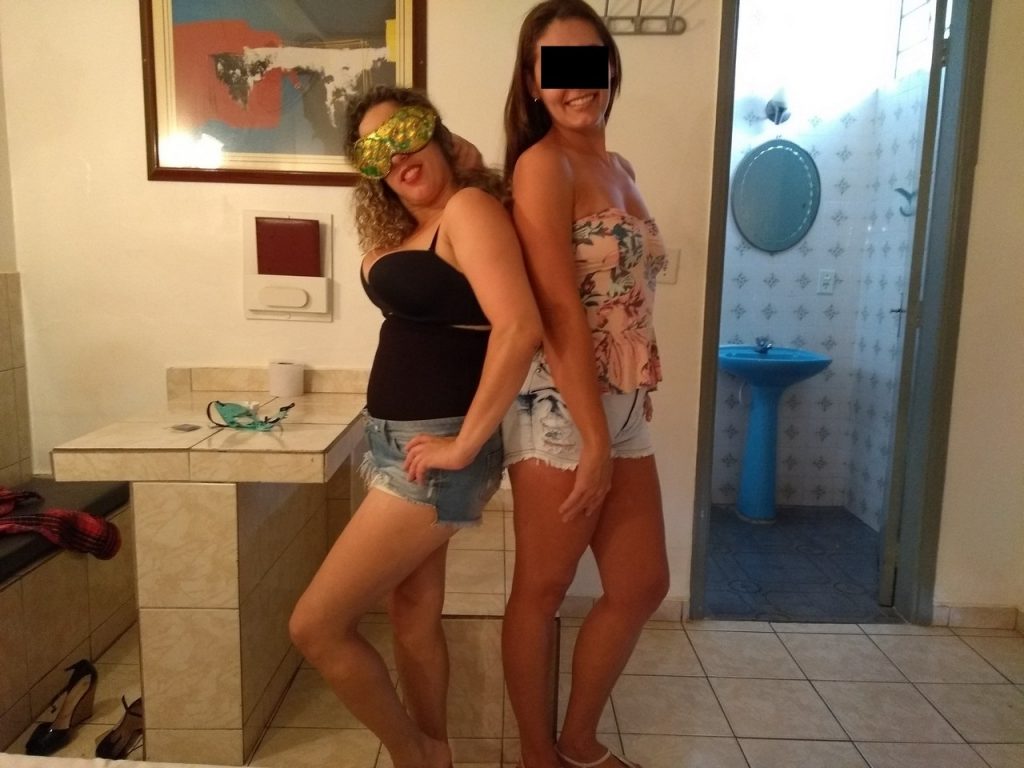 Raquel exibida e amiga na putaria