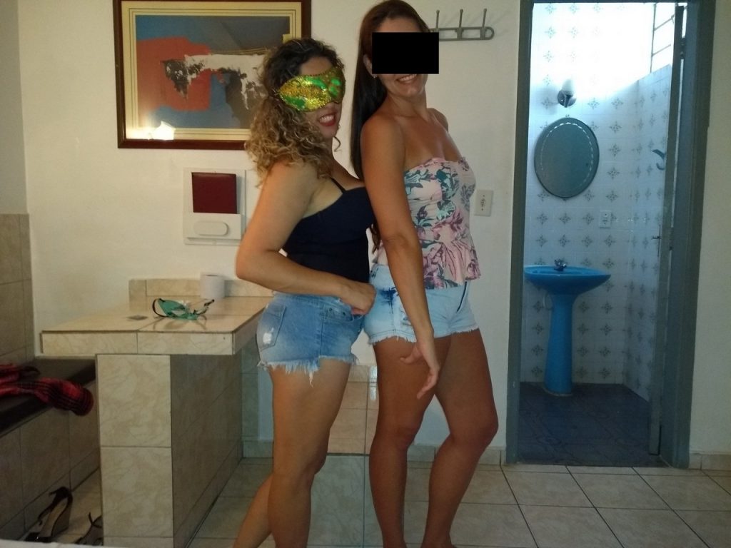 Raquel exibida e amiga na putaria