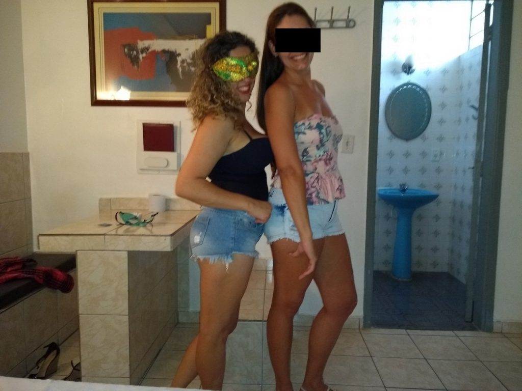 Raquel exibida e amiga na putaria