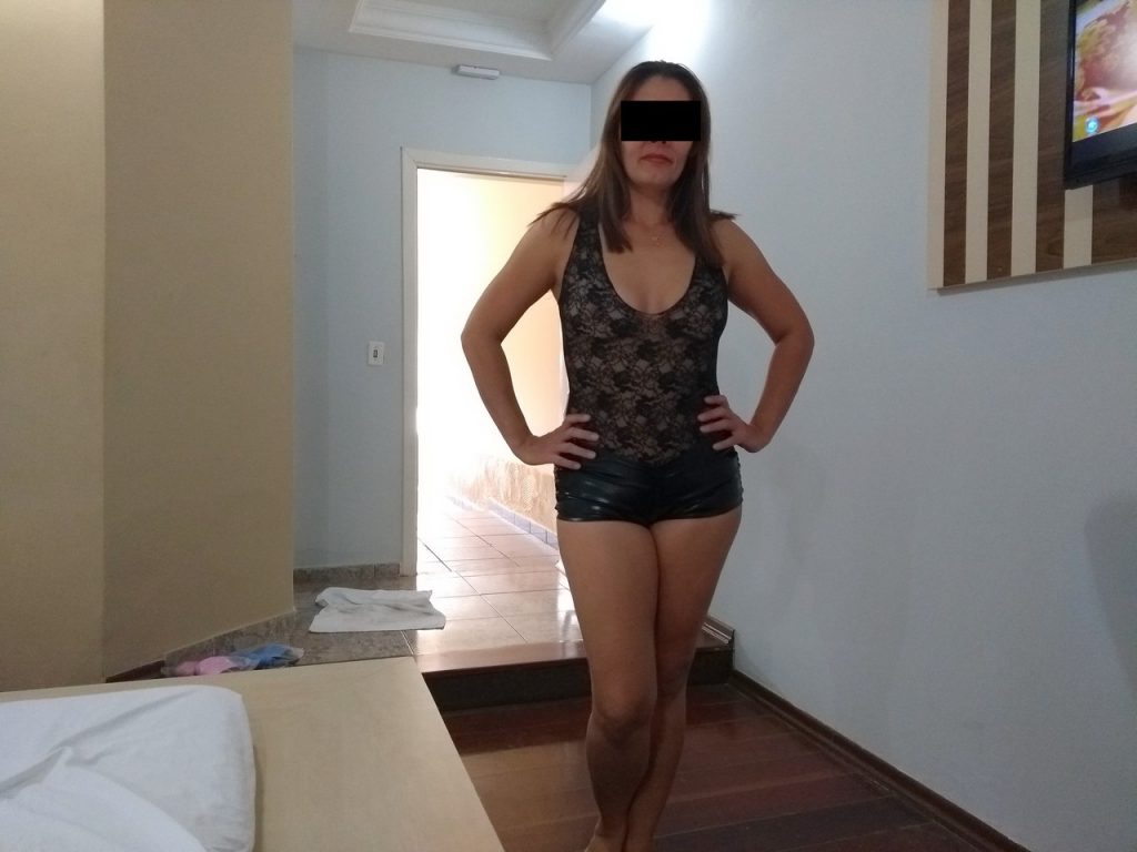 Marido fodeu a Raquel algemada no motel