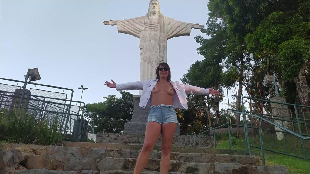 Gostosa fazendo sexo no Cristo Redentor