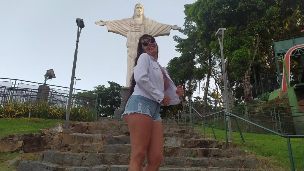 Sexo e exibicionismo no Cristo Redentor