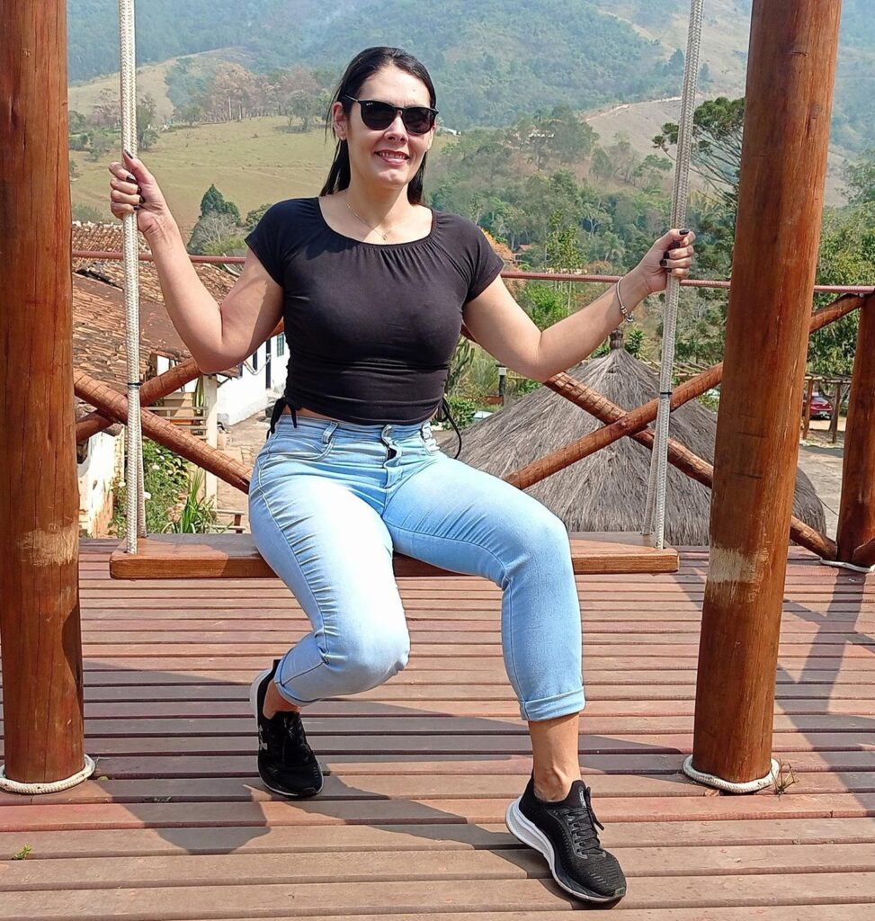 Raquel Exibida de biquini perfeita