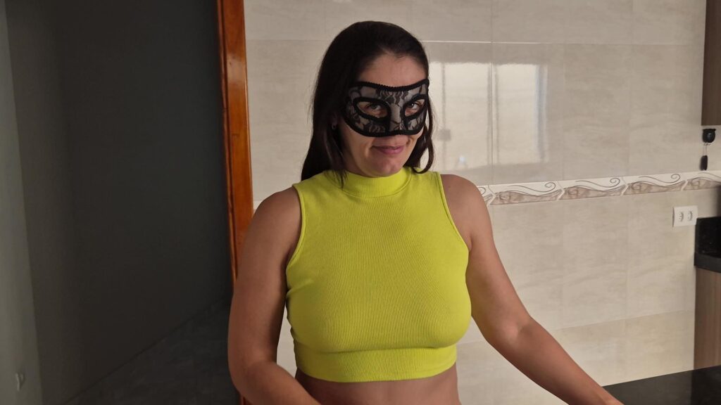 coroa gostosa tirando a roupa e se exibindo