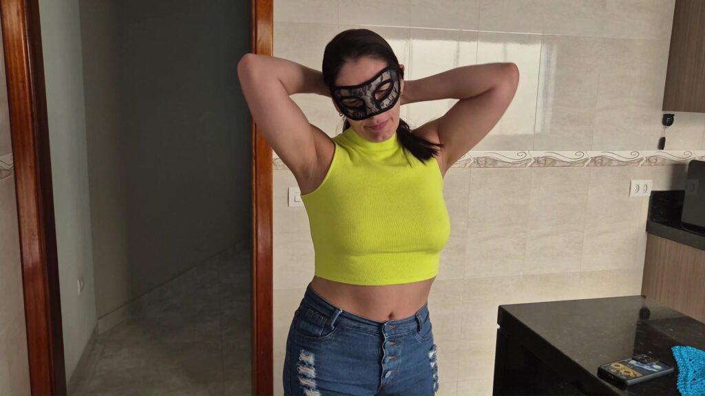 coroa gostosa tirando a roupa e se exibindo