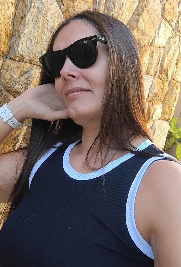 Raquel, casada muito linda e gostosa se exibindo pelada